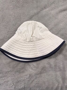 OZONE AWARE by Wendy Heather White & Navy Sun Bucket Hat | Stitched Brim